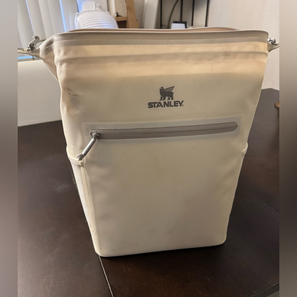Stanley 20 cans All day Madeleine mini backpack cooler creme Backpack 14.8L - Picture 2 of 12
